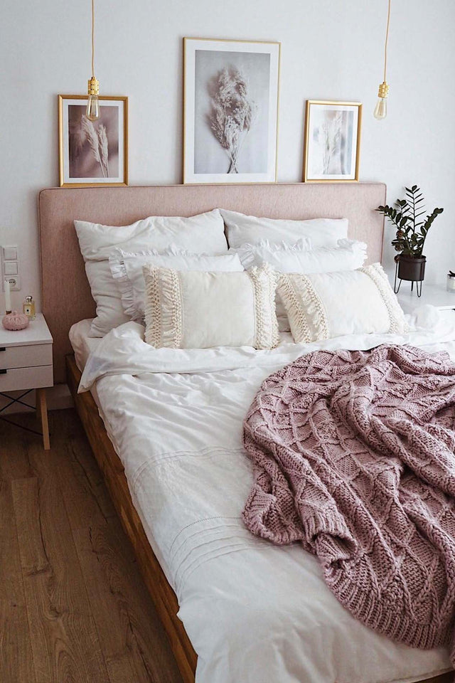 Łóżka tapicerowane w kolorze pudrowego różu