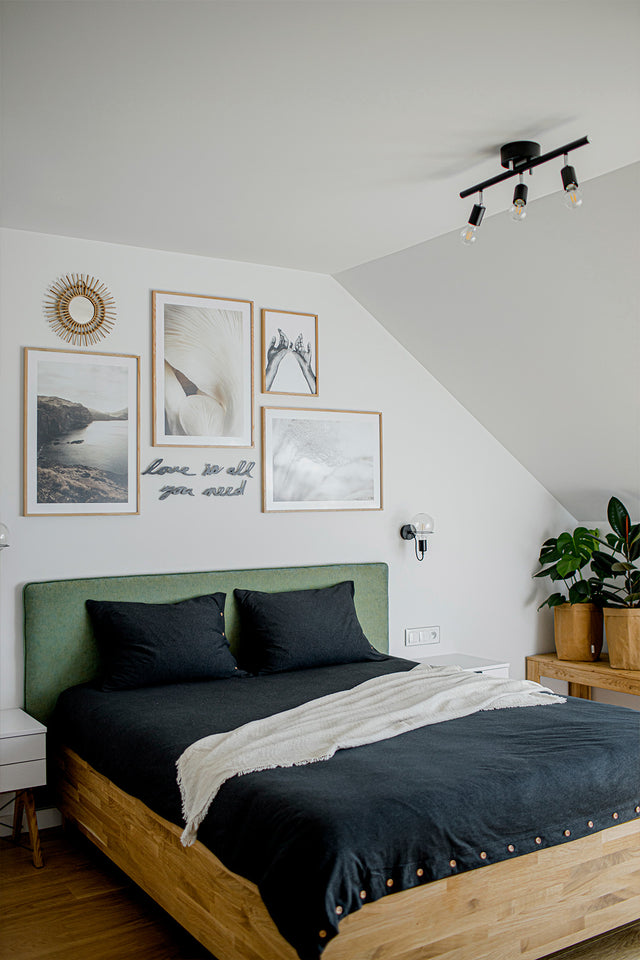 Zielone łóżko tapicerowane do każdej sypialni