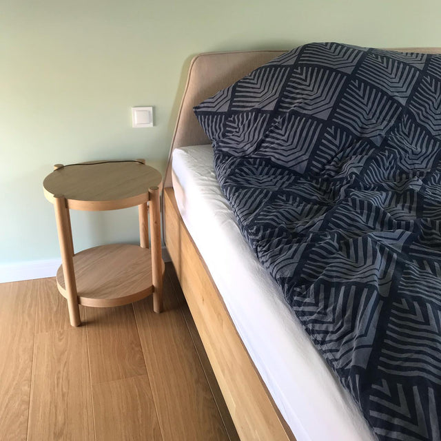 Łóżko drewniane ze skrzynią na pościel do delikatnej sypialni 7