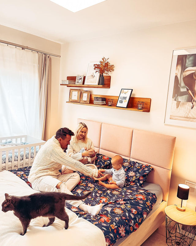 Łóżko z zagłówkiem z paneli tapicerowanych do sypialni w stylu glamour boho 5